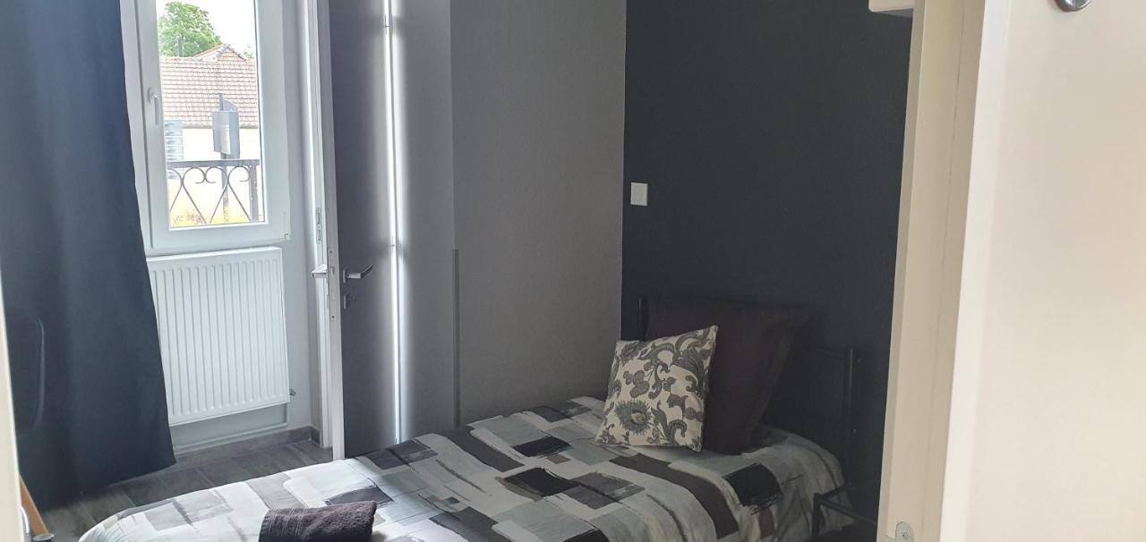Hotel Restaurant Du Commerce Poulainville Екстер'єр фото