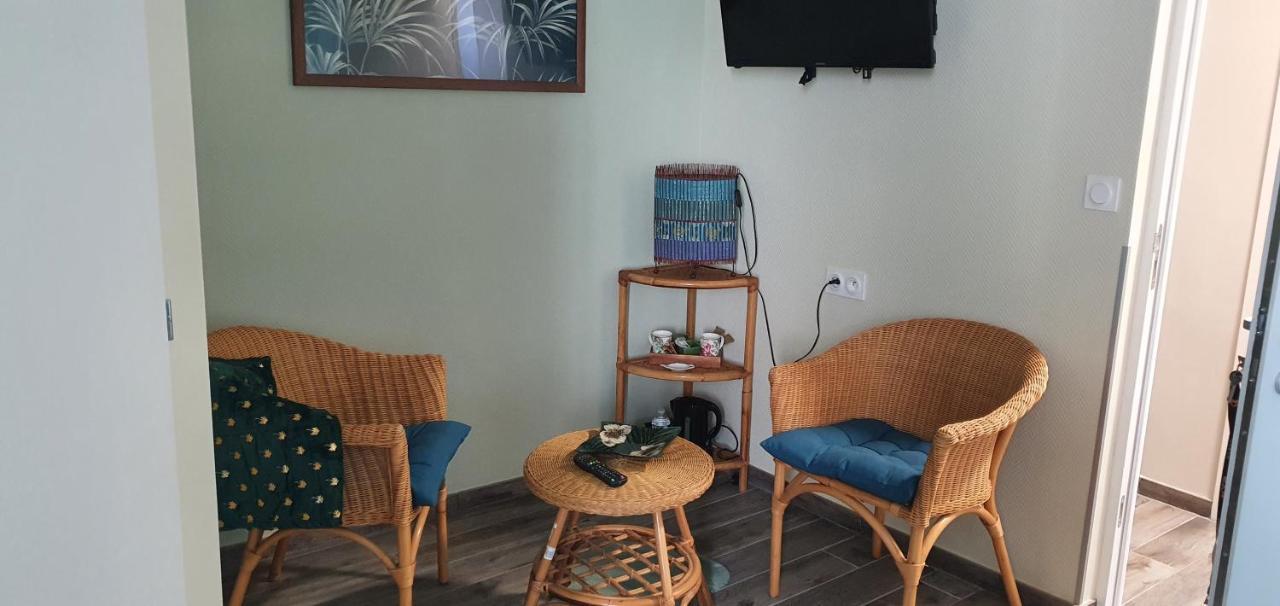 Hotel Restaurant Du Commerce Poulainville Екстер'єр фото