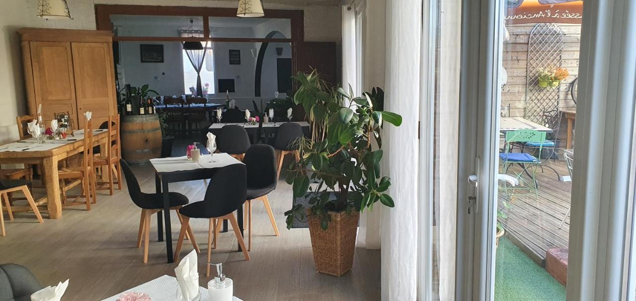 Hotel Restaurant Du Commerce Poulainville Екстер'єр фото